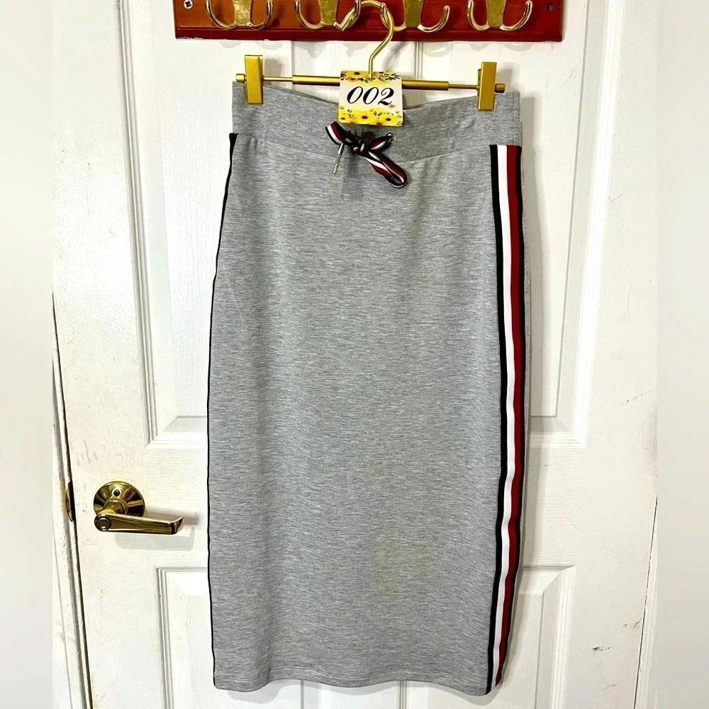 🆕 Tommy Hilfiger Grey Skirt